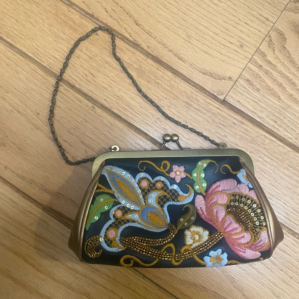 Isabella Fiori clutch